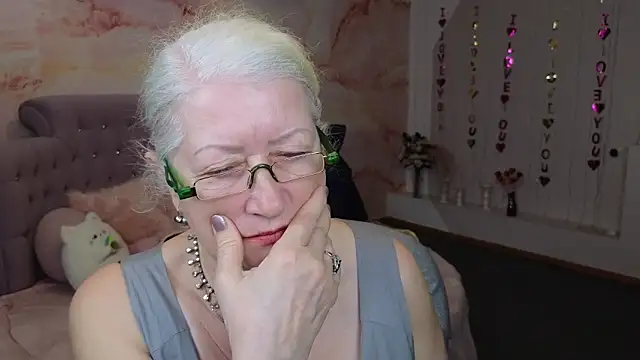 Snapshot of Maya_Mayflower chatting on 03/22/25, 12:25 Maya Mayflower online show from 03/22/25, 12:25