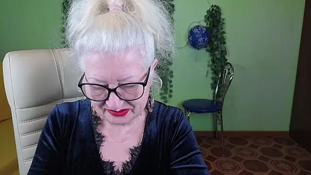 Snapshot of Maya_Mayflower chatting on 09/28/25, 04:30 Maya Mayflower online show from 09/28/25, 04:30