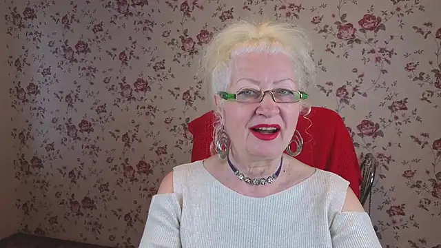Snapshot of Maya_Mayflower chatting on 10/12/25, 04:03 Maya Mayflower online show from 10/12/25, 04:03