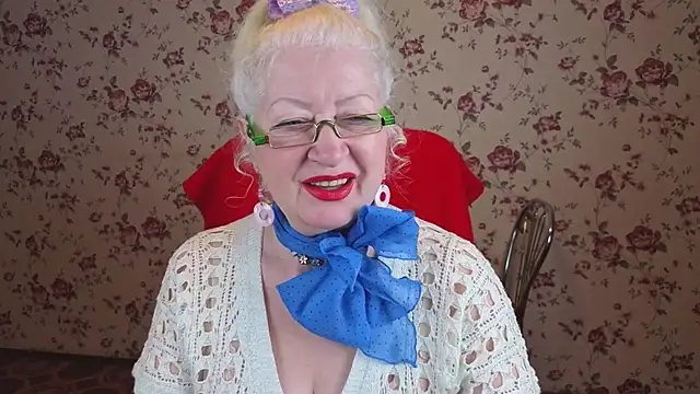 Snapshot of Maya_Mayflower chatting on 11/25/25, 04:02 Maya Mayflower online show from 11/25/25, 04:02