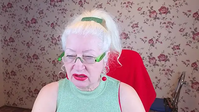 Snapshot of Maya_Mayflower chatting on 11/28/25, 04:01 Maya Mayflower online show from 11/28/25, 04:01