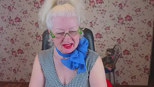 Snapshot of Maya_Mayflower chatting on 04/19/26, 03:18 Maya Mayflower online show from 04/19/26, 03:18