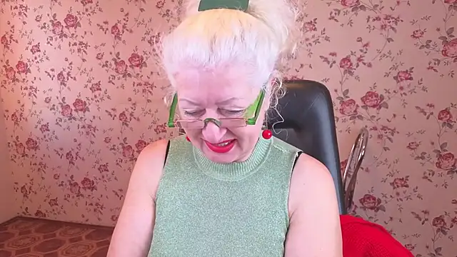 Snapshot of Maya_Mayflower chatting on 10/31/25, 04:09 Maya Mayflower online show from 10/31/25, 04:09