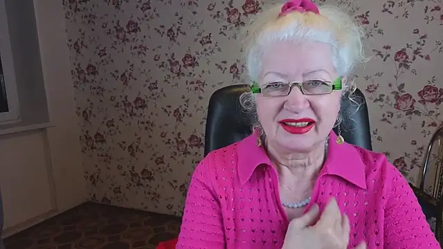 Snapshot of Maya_Mayflower chatting on 11/21/25, 04:00 Maya Mayflower online show from 11/21/25, 04:00