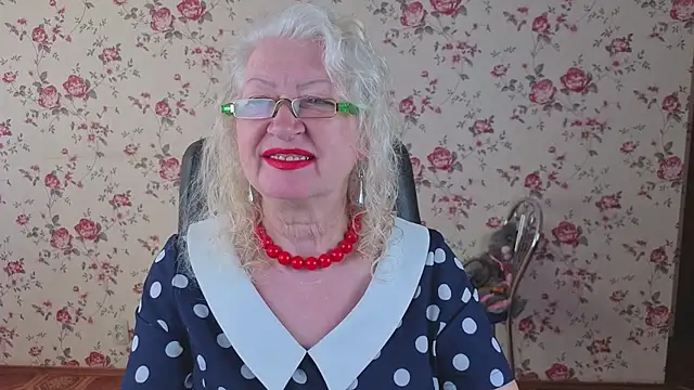 Snapshot of Maya_Mayflower chatting on 04/18/26, 03:20 Maya Mayflower online show from 04/18/26, 03:20