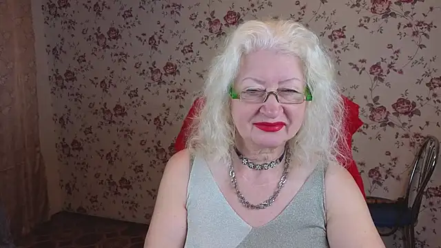 Snapshot of Maya_Mayflower chatting on 11/06/25, 04:16 Maya Mayflower online show from 11/06/25, 04:16