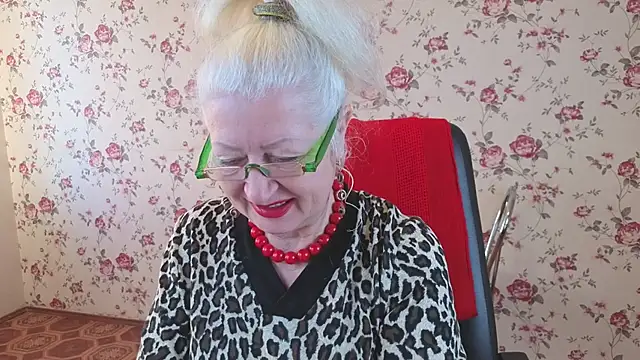 Snapshot of Maya_Mayflower chatting on 10/24/25, 04:44 Maya Mayflower online show from 10/24/25, 04:44