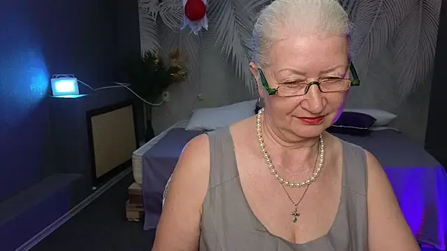 Snapshot of Maya_Mayflower chatting on 03/13/25, 12:56 Maya Mayflower online show from 03/13/25, 12:56