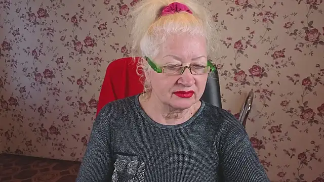 Snapshot of Maya_Mayflower chatting on 10/27/25, 04:02 Maya Mayflower online show from 10/27/25, 04:02