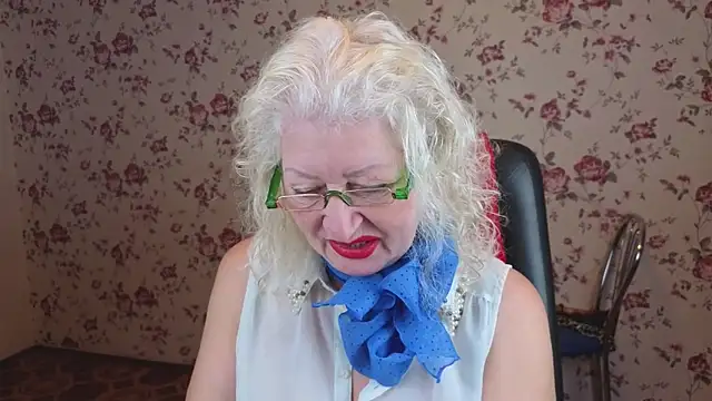 Snapshot of Maya_Mayflower chatting on 11/10/25, 04:06 Maya Mayflower online show from 11/10/25, 04:06