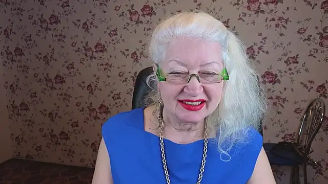 Snapshot of Maya_Mayflower chatting on 12/19/25, 04:05 Maya Mayflower online show from 12/19/25, 04:05