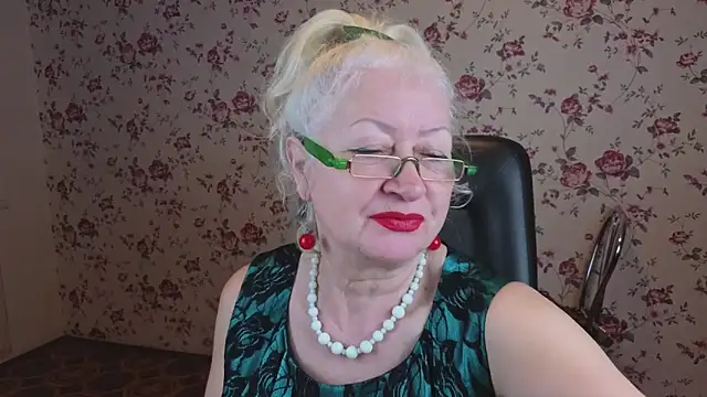 Snapshot of Maya_Mayflower chatting on 12/16/25, 04:06 Maya Mayflower online show from 12/16/25, 04:06