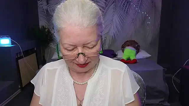 Snapshot of Maya_Mayflower chatting on 03/08/25, 03:24 Maya Mayflower online show from 03/08/25, 03:24