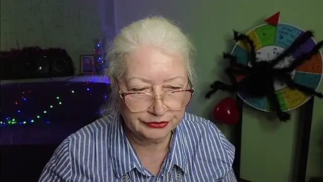 Snapshot of Maya_Mayflower chatting on 03/03/25, 12:39 Maya Mayflower online show from 03/03/25, 12:39
