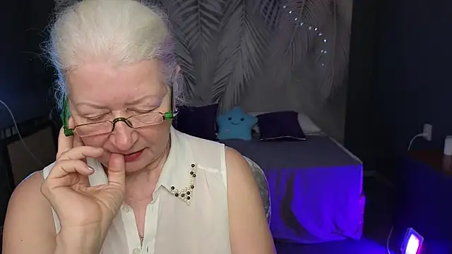 Snapshot of Maya_Mayflower chatting on 03/09/25, 02:43 Maya Mayflower online show from 03/09/25, 02:43