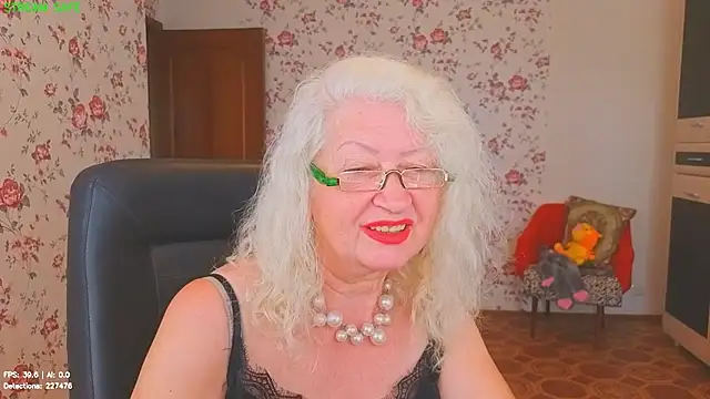Snapshot of Maya_Mayflower chatting on 06/25/26, 05:12 Maya Mayflower online show from 06/25/26, 05:12