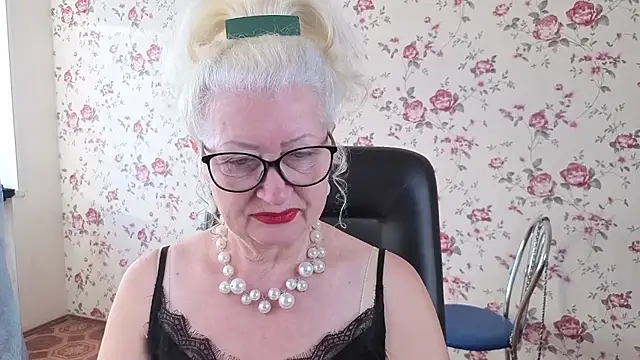 Snapshot of Maya_Mayflower chatting on 09/14/25, 04:02 Maya Mayflower online show from 09/14/25, 04:02