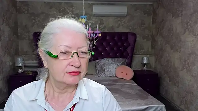 Snapshot of Maya_Mayflower chatting on 03/12/25, 06:07 Maya Mayflower online show from 03/12/25, 06:07
