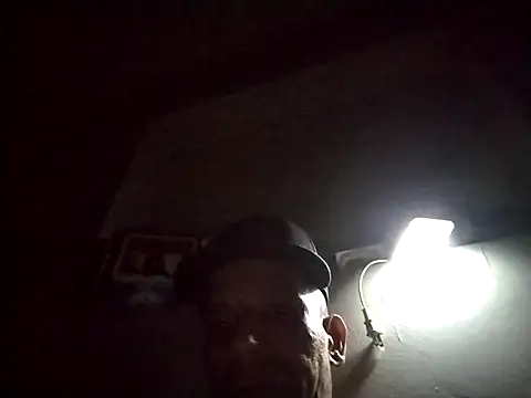 karlossan24 online show from 04/18/26, 02:41