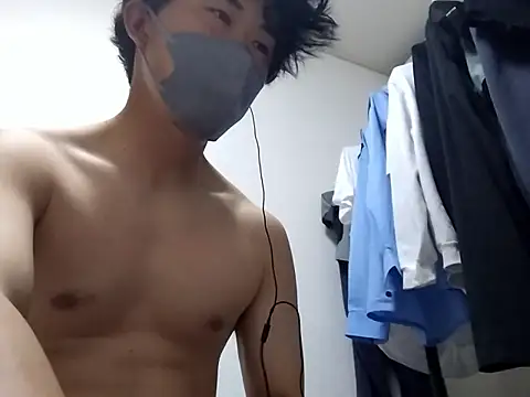 Snapshot of taaaaaa- chatting on 05/18/26, 12:10 taaaaaa- online show from 05/18/26, 12:10