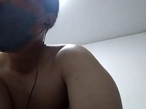 Snapshot of taaaaaa- chatting on 06/18/26, 02:33 taaaaaa- online show from 06/18/26, 02:33