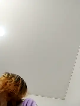 Snapshot of KratosAfroditacs chatting on 10/23/25, 04:00 KratosAfroditacs online show from 10/23/25, 04:00