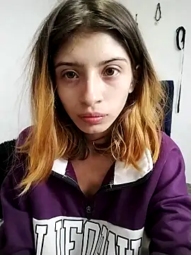 Snapshot of KratosAfroditacs chatting on 12/18/25, 12:16 KratosAfroditacs online show from 12/18/25, 12:16