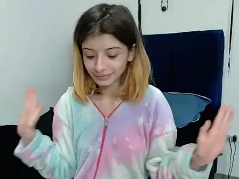 Snapshot of KratosAfroditacs chatting on 10/27/25, 05:47 KratosAfroditacs online show from 10/27/25, 05:47