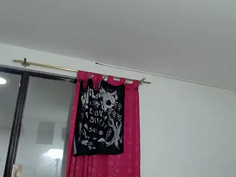 Snapshot of KratosAfroditacs chatting on 11/15/25, 08:35 KratosAfroditacs online show from 11/15/25, 08:35