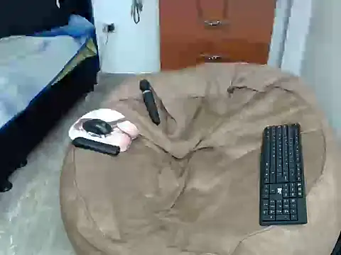 Snapshot of KratosAfroditacs chatting on 11/14/25, 09:07 KratosAfroditacs online show from 11/14/25, 09:07