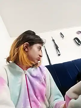 Snapshot of KratosAfroditacs chatting on 11/19/25, 04:51 KratosAfroditacs online show from 11/19/25, 04:51