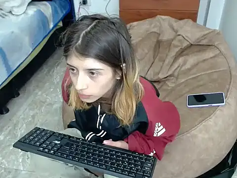 Snapshot of KratosAfroditacs chatting on 11/28/25, 10:21 KratosAfroditacs online show from 11/28/25, 10:21