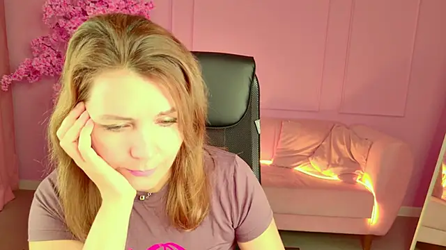 NicoleHitman online show from 11/07/25, 05:12