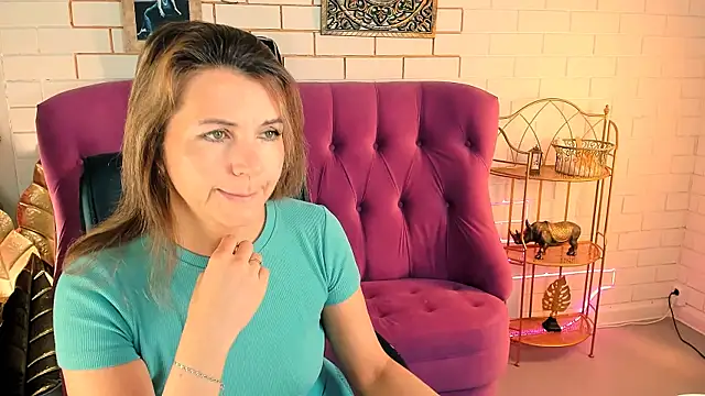 NicoleHitman online show from 09/26/25, 09:27