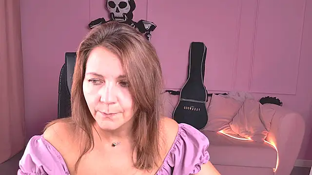 NicoleHitman online show from 10/30/25, 09:29