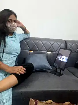 Snapshot of Decant_Ruhi143 chatting on 03/05/25, 05:18 Decant Ruhi143 online show from 03/05/25, 05:18
