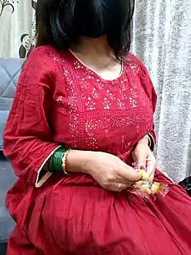 Snapshot of Decant_Ruhi143 chatting on 10/17/25, 10:39 Decant Ruhi143 online show from 10/17/25, 10:39