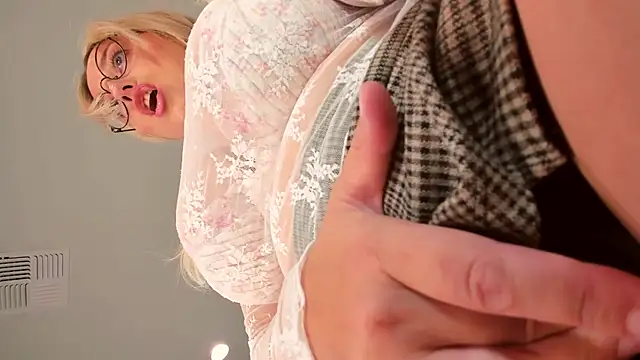 realtoxxxxmaria online show from 10/31/25, 11:18