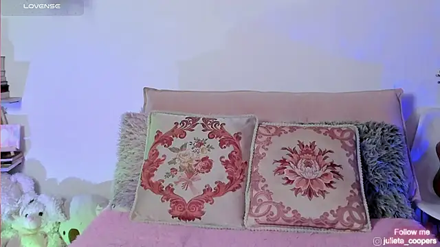 julieta cooper20 online show from 03/12/26, 04:07