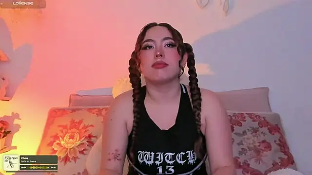 julieta cooper20 online show from 10/24/25, 03:49