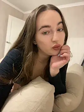 AlisaQSky online show from 11/21/25, 11:42