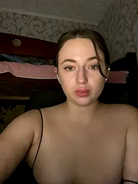 Snapshot of AlisaQSky chatting on 10/17/25, 08:43 AlisaQSky online show from 10/17/25, 08:43