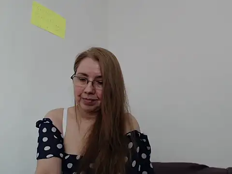 GiaLuvv11 online show from 04/21/26, 09:10