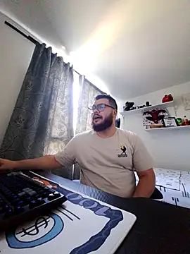 Snapshot of Edmund98 chatting on 09/27/25, 06:03 Edmund98 online show from 09/27/25, 06:03