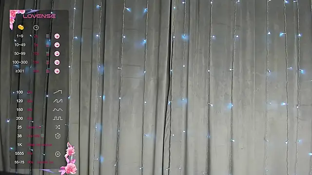 Snapshot of EvaTheHeart chatting on 12/03/25, 12:44 EvaTheHeart online show from 12/03/25, 12:44