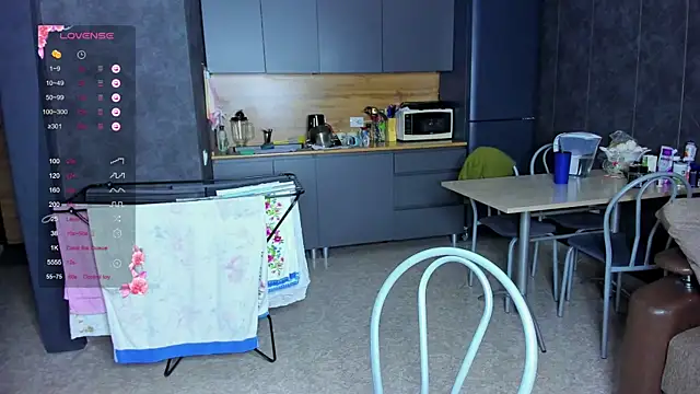 Snapshot of EvaTheHeart chatting on 10/08/25, 12:39 EvaTheHeart online show from 10/08/25, 12:39