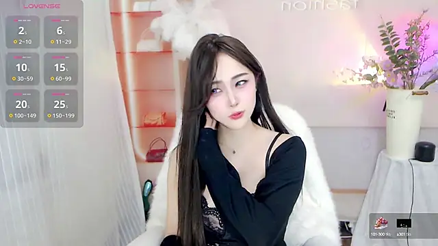 Snapshot of October_10 chatting on 03/15/25, 03:06 October 10 online show from 03/15/25, 03:06