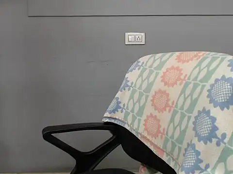 Snapshot of Surjeet_Kaur chatting on 11/27/25, 04:35 Surjeet Kaur online show from 11/27/25, 04:35