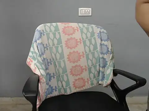 Snapshot of Surjeet_Kaur chatting on 09/29/25, 04:19 Surjeet Kaur online show from 09/29/25, 04:19