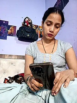 Snapshot of indiandesilive chatting on 09/13/25, 04:29 indiandesilive online show from 09/13/25, 04:29